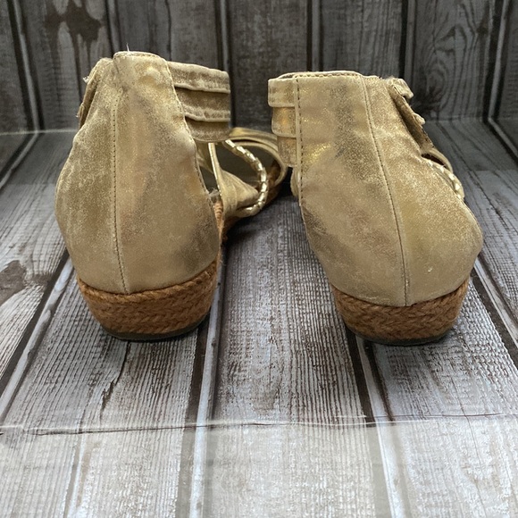 Kenneth Cole Reaction Gold Strappy Wedge Sandals Girls Size 3 - Picture 4 of 7